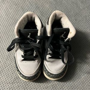 Jordan Infant 3 Retro BT Basketball Shoes 832033-004 Size 8c Gray GUC